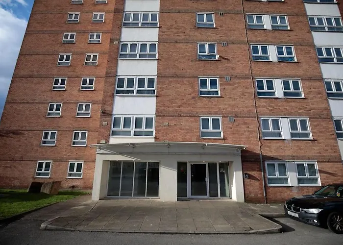 City View Apartment - Free Parking - Sleeps 6 - Near City Centre - By Nmb Property